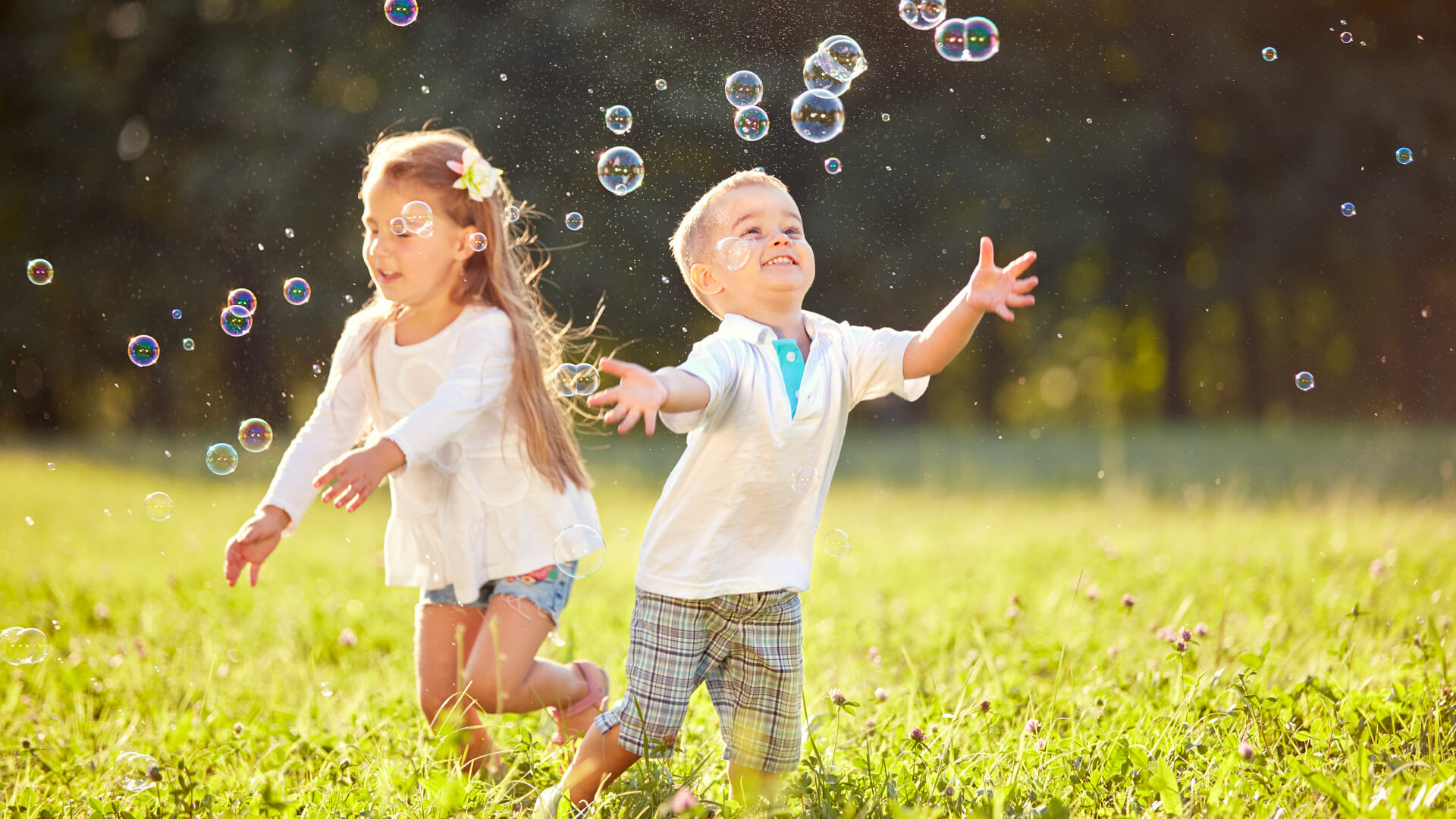 The Importance of Outdoor Play for Children - Early Years Training ...